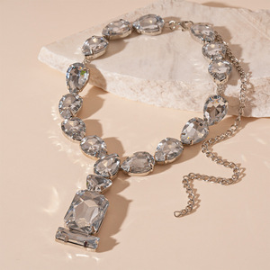 Collier européen américain haut de gamme de luxe <span class=keywords><strong>Pendentif</strong></span> géométrique en diamant incrusté de gouttes <span class=keywords><strong>d</strong></span>'<span class=keywords><strong>eau</strong></span> Personnalité exagérée Clavicule à la mode - Product Image 4