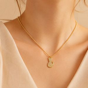Graziosa Collana con Ciondolo a Forma di Gatto in Acciaio Inossidabile Dorato con Strass, Regalo per Amanti dei Gatti, Gioiello da Collo per Donne - Product Image 1