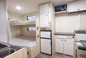Caravana Híbrida Todoterreno Moderna OEM con Ruedas para Casa, Autocaravana Impermeable Móvil de Acero Inoxidable con Comodidades Completas - Product Image 6
