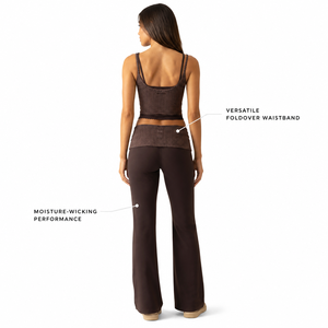 Ensemble de yoga et de sport pour femmes Charlo, haut à motifs chic et pantalon évasé à haute élasticité, vente en gros, personnalisation OEM, en vrac, GCC REACH - Product Image 3