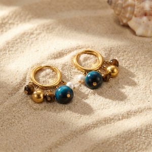 Pendientes de Aro con Múltiples Dijes de Ojo de Tigre Azul y Perlas - Product Image 3