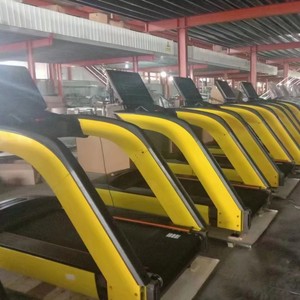 Tapis roulant commercial le plus vendu avec écran LED clair, bande de course résistante à l'usure, machine d'entraînement <span class=keywords><strong>cardio</strong></span> pour salle de sport - Product Image 6
