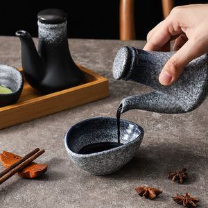Salsa de soja de cerámica japonesa y botella de vinagre Sushi Salsera para hoteles y restaurantes - Product Image 2