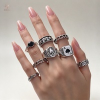 Ensemble de 7 bagues style vintage sombre, bagues empilables en alliage en forme de cœur creux et de pique A pour hommes et femmes, bijoux de mode en gros