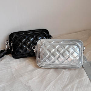 Bolso de Mujer con Cadena y Patrón de Diamantes, Estilo Moderno, Bolso de Hombro, Bolso Bandolera, Bolso Cuadrado Pequeño - Product Image 3