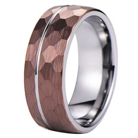 Bague de mariage martelée en carbure de tungstène plaqué noir 8 mm pour homme - Vente en gros de bijoux par Cheng Jewelers