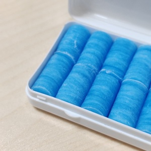 Tapones para los oídos para nadar y dormir en forma de rollo de algodón de cera azul - Product Image 3