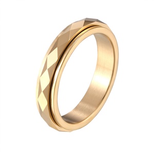 Anillo Giratorio de Acero Inoxidable Chapado en Oro Rosa Pulido con Diseño de Rombo, Resistente al Deslustre - Product Image 3