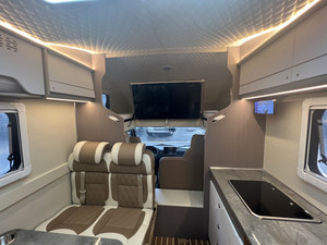 ISUZU 4x2 Motorhome RV Tourintruck Outdoor Mobiletruck Operación manual Fibra de vidrio Viajes al aire libre Transmisión manual Motocicleta - Product Image 3