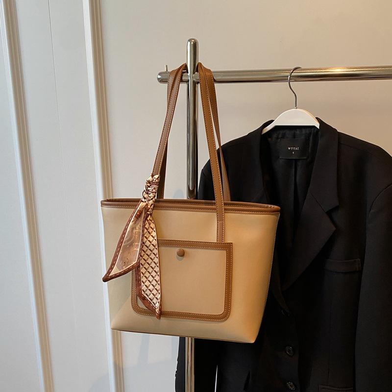 สีดำสีกากี