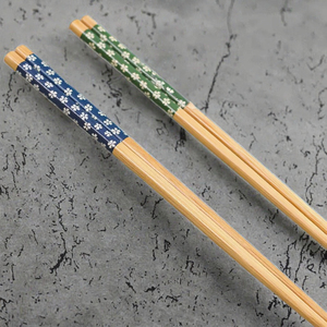 Ensembles de baguettes personnalisées en bambou de qualité supérieure, baguettes réutilisables imprimées sur mesure pour les fêtes par UO INDIA - Product Image 3