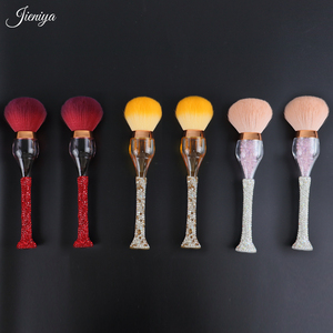 Spazzola <span class=keywords><strong>per</strong></span> la pulizia delle unghie con manico a calice liquido intarsiato con strass rossi e setole in nylon, molto venduta - Product Image 4
