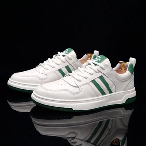 รองเท้าผ้าใบสีขาวสไตล์สปอร์ตแบบสวมใส่สบายสำหรับผู้ชาย หนังแท้ ระบายอากาศได้ดี รุ่นใหม่รับซัมเมอร์ - Product Image 3