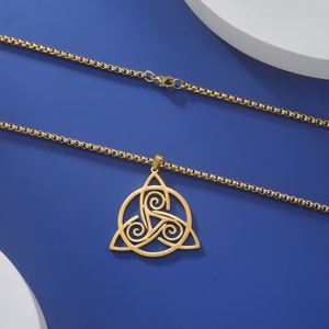 Collar de Mujer con Símbolo de Espiral Triple Myshape, Nudo de Bruja, Triángulo, Amuleto de <span class=keywords><strong>Buena</strong></span> <span class=keywords><strong>Suerte</strong></span> Celta, Joyería de Brujería de Acero Inoxidable - Product Image 2