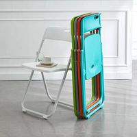 Chaise pliante en plastique légère et empilable moderne pour bureau, conférence, maison, chambre, école, restaurant, utilisation en extérieur