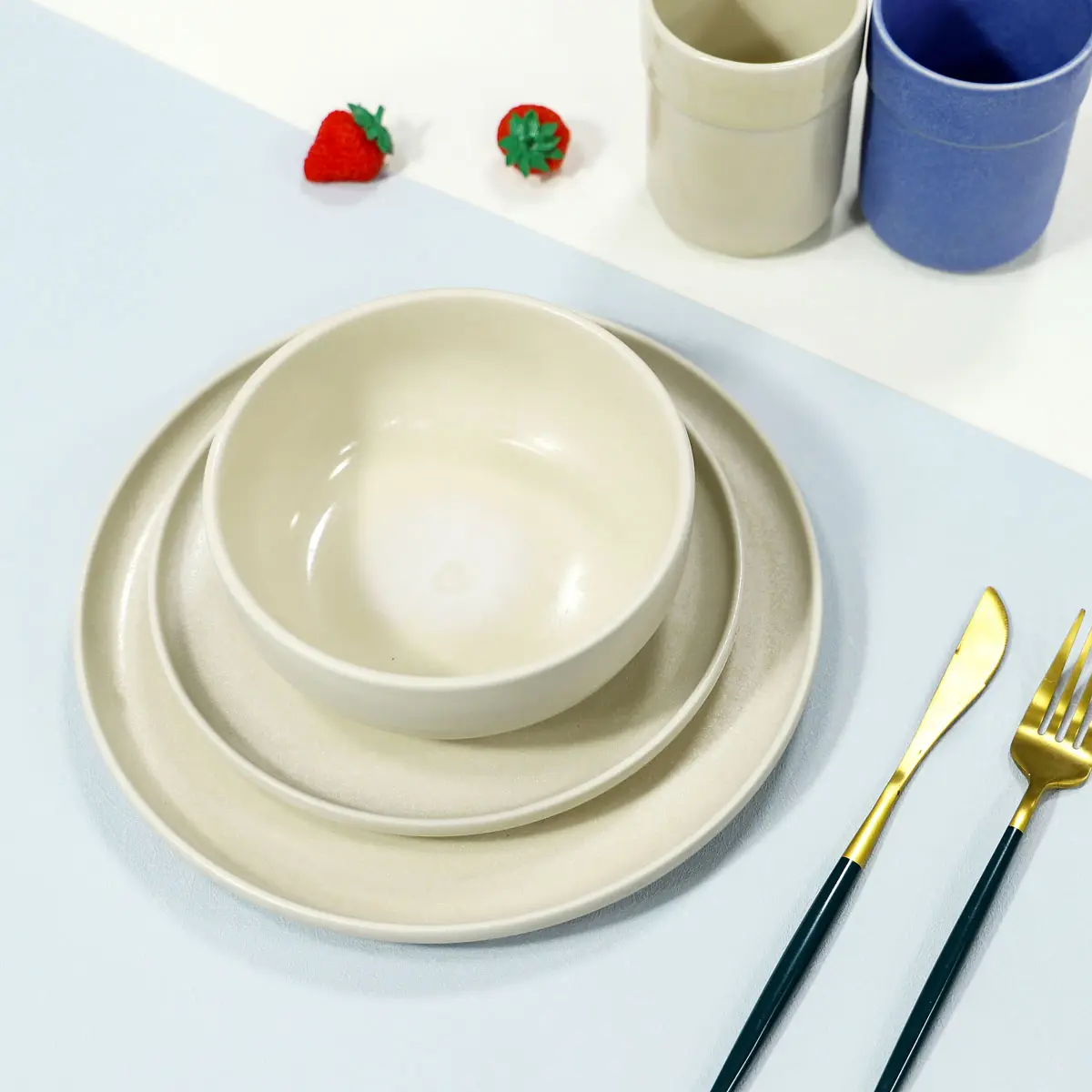 YBH hotel matte reactive glaze stoneware dinnerware klein blue ceramic plates sets dinnerware tableware
