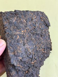 Ladrillo de Té Puerh Shu Fermentado Maduro de 250g, Envejecido de los Años 90, Raro, de Fábrica Estatal, Envuelto en Bambú - Product Image 2