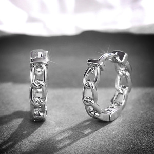 Orecchini a Cerchio con Catena Liscia per Donne, Stile Minimalista Huggie, Gioielli alla Moda per Orecchie - Product Image 3