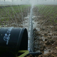 Système de tuyauterie d'irrigation en plastique à économie d'eau avec surface brillante et épaisseur de 0,2 mm pour usage agricole Noir