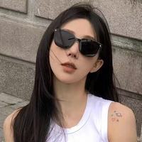 Kacamata Hitam Fashion Korea Terbaru Unisex, Bingkai Retro Slim Fit untuk Wajah Bulat dan Persegi, Pelindung Matahari Outdoor