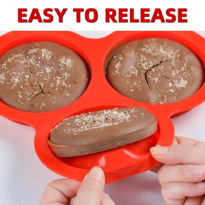Moule à pâtisserie en silicone antiadhésif sans BPA, certifié LFGB, pour la fabrication de galettes de hamburger rondes à 3 cavités, fabriqué par MUYULINS. - Product Image 3