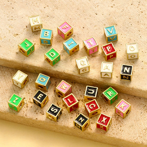 Cuentas de cubo del alfabeto coloridas |   Dijes Iniciales de Acero Inoxidable Chapados en Oro PVD de 18K para Fabricación de Joyería DIY |   Resistente al agua y duradero - Product Image 3