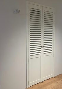 Portes à persiennes intérieures en <span class=keywords><strong>bois</strong></span> massif de couleur blanche personnalisée - Product Image 2