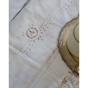 Drap en lin antique Pietrochianese avec broderie ajourée, draps plats et housses de matelas élégants - Product Image 2