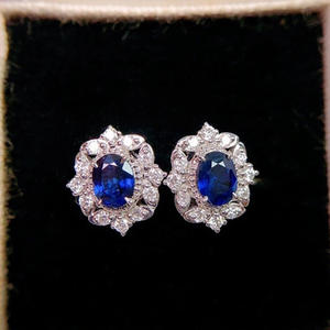 Orecchini Classici in Oro Bianco con Diamanti e Zaffiro Blu, Diamanti Naturali Taglio Ovale Colore D Certificati GIA, Gioielli da Sposa per Donne - Product Image 3