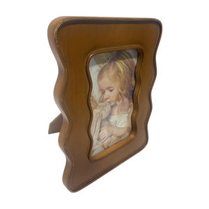Cornice Vintage in Legno da Tavolo con Bordo Ondulato Scolpito, Perfetta per Foto di Famiglia e Decorazione Regalo - Product Image 4