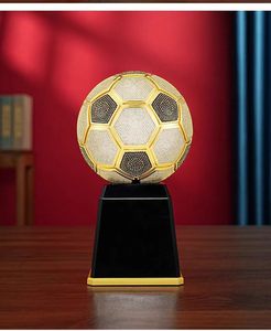 Vente en gros d'ornements de trophées de football en cuivre métallique 24K, haut de gamme et commémoratifs, au design créatif pour le bureau, avec motif diamant. - Product Image 4