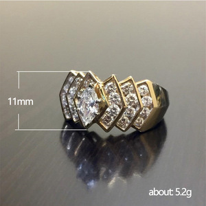F1137 Anello da Donna in Oro Giallo con Diamante Taglio Marquise, Anello di Fidanzamento con Diamante Naturale Colore D e Pietre Laterali - Product Image 5