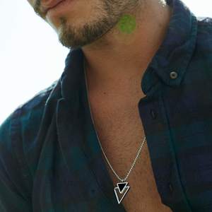 Collar de Cadena de <span class=keywords><strong>Serpiente</strong></span> con Colgante de Triángulo Invertido Doble de Acero Inoxidable, Explosiones Transfronterizas, Comercio Exterior, Venta al por Mayor, Personalizado - Product Image 3