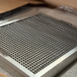 Panneaux filtrants en acier inoxydable SUS304 Séparation du brouillard d'huile et filtration des gaz pour les pièces de capot de cuisinière - Product Image 1