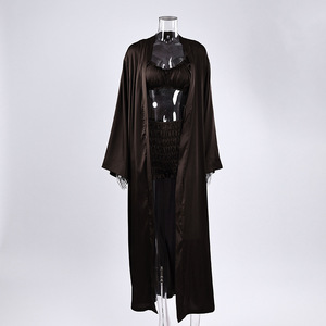 Nuevo Conjunto de Pijama Europeo Americano de Satén Plisado de Poliéster, Casual, Cómodo, de Manga Larga, Camisola, Pantalones Cortos y Cárdigan - Product Image 6