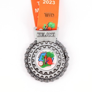 Medaglia Sportiva Personalizzata per Ciclismo con Nastri, <span class=keywords><strong>Logo</strong></span> Inciso 3D in Lega di Zinco Placcata Argento - Product Image 3