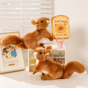 Vente en gros usine : Jouet animal en peluche souple réaliste en forme d'écureuil, ensemble cadeau OEM personnalisé pour enfants, collection éducative sur la faune. - Product Image 3