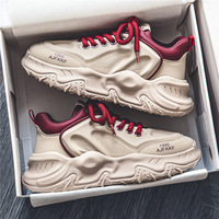 Baskets décontractées blanches à lacets pour hommes, style coréen et hongkongais, nouvelles arrivées printemps, chaussures tendance pour papa, tige en PU antidérapante