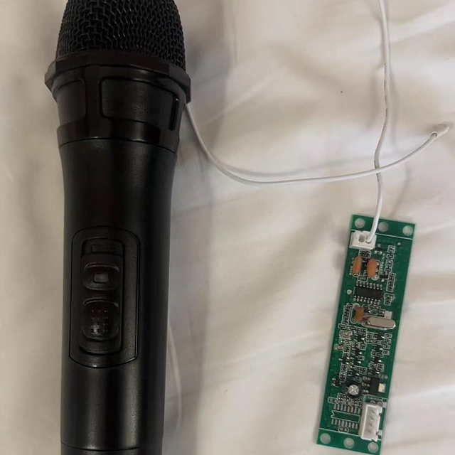 Professional Lightweight Handheld VHF Wireless Microphone Universal for Karaoke Teaching Speeches Plastic for Studio Use