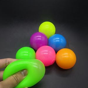 Commercio all'ingrosso 4.5cm giocattoli di plastica per bambini TPR materiale palla d'occhi giocattolo bagliore nel buio 3D palla appiccicosa - Product Image 1