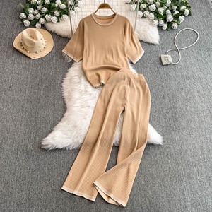 Nuovo Stile Semplice ed Elegante: Set Due Pezzi con Top <span class=keywords><strong>a</strong></span> Collo Tondo <span class=keywords><strong>a</strong></span> Maniche Corte in Maglia <span class=keywords><strong>a</strong></span> <span class=keywords><strong>Costine</strong></span> e Pantaloni Lunghi <span class=keywords><strong>a</strong></span> Vita Alta - Product Image 5