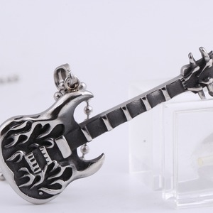 Collar con Colgante de Guitarra Eléctrica de Acero Inoxidable, Joyería de Moda Unisex, Diseño Retro Desgastado de 58 mm - Product Image 2