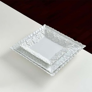 Piatto da portata <span class=keywords><strong>quadrato</strong></span> <span class=keywords><strong>bianco</strong></span> in ceramica con fiori in rilievo, in porcellana, per la casa, la cucina, matrimoni, banchetti e decorazioni da tavola - Product Image 1