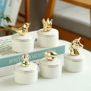 Scatola Portaoggetti in Porcellana Bianca Monocromatica con Finitura Dorata, Stile Nordico Semplice ed Europeo, Creativa per Gioielli o Candele - Product Image 1