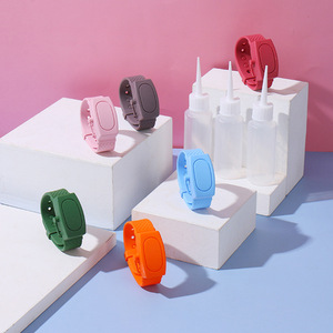 Juego de pulseras desinfectantes de silicona para manos, botella de 20 ml, diseño geométrico portátil, varios colores, respetuoso con el medio ambiente - Product Image 4