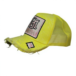 Gorra Trucker de Malla Amarilla con Logotipo MD Bordado y Parche Número 3, Estilo Urbano, Ajustable, Unisex - Product Image 1