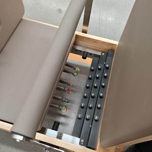 Machine de Pilates classique en chêne avec demi-tournebiquette en acier inoxydable pour studio et entraînement professionnel - Product Image 4