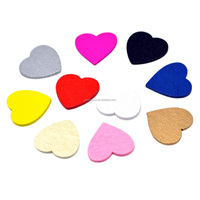 100 pièces découpées au laser en bois Scrapbook décorations de fête rouge amour coeur forme décor en bois Mini artisanat pour la décoration de mariage