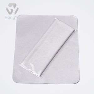 Chiffon <span class=keywords><strong>de</strong></span> nettoyage <span class=keywords><strong>de</strong></span> lentilles <span class=keywords><strong>de</strong></span> <span class=keywords><strong>lunettes</strong></span> en daim microfibre écologique réutilisable Impression <span class=keywords><strong>de</strong></span> logo personnalisé Toutes les options <span class=keywords><strong>de</strong></span> couleur 15x18cm <span class=keywords><strong>Entretien</strong></span> <span class=keywords><strong>des</strong></span> <span class=keywords><strong>lunettes</strong></span> - Product Image 4