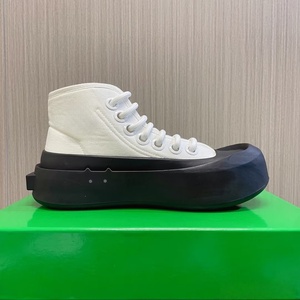 Chaussures de créateur tendance 2026, baskets montantes en toile de luxe respirantes, résistantes à l'usure, à blocs de couleur et à forme irrégulière - Product Image 1